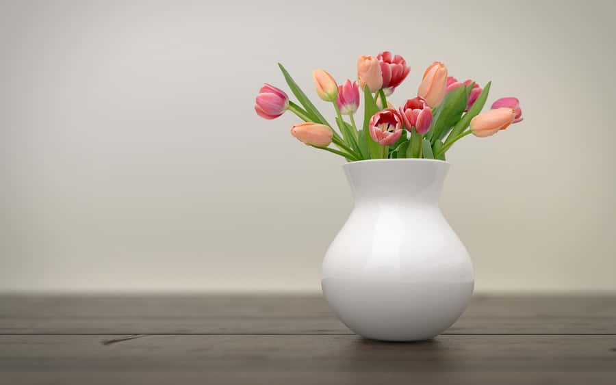 Eleganti Tulipani in Vaso Bianco