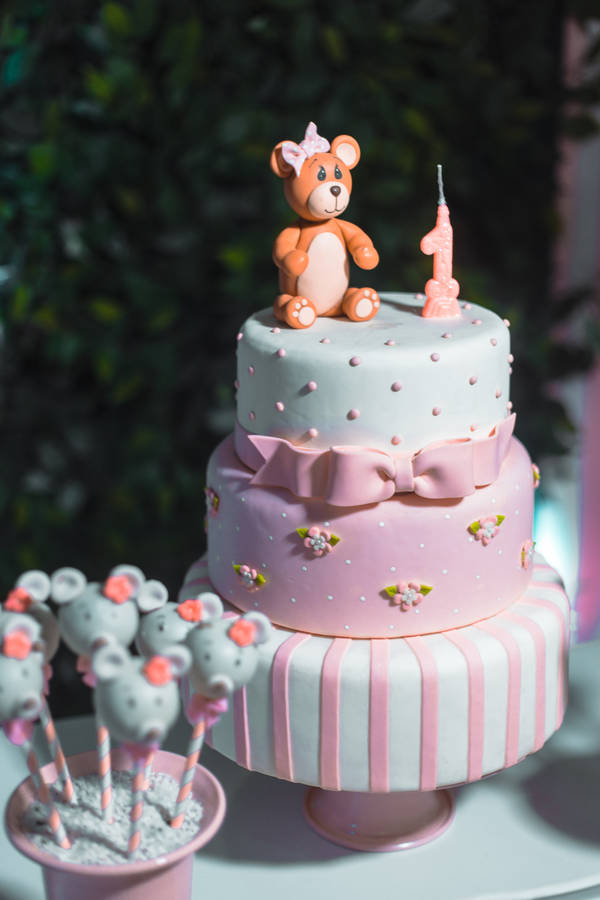 "AniversárioBolo Rosa em Camadas"