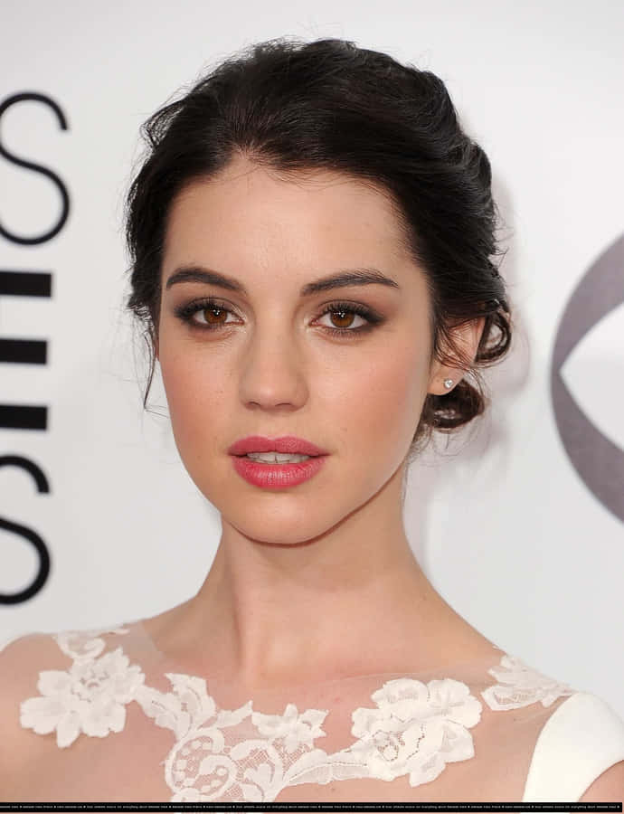 Adelaide Kane Elegantes Porträt