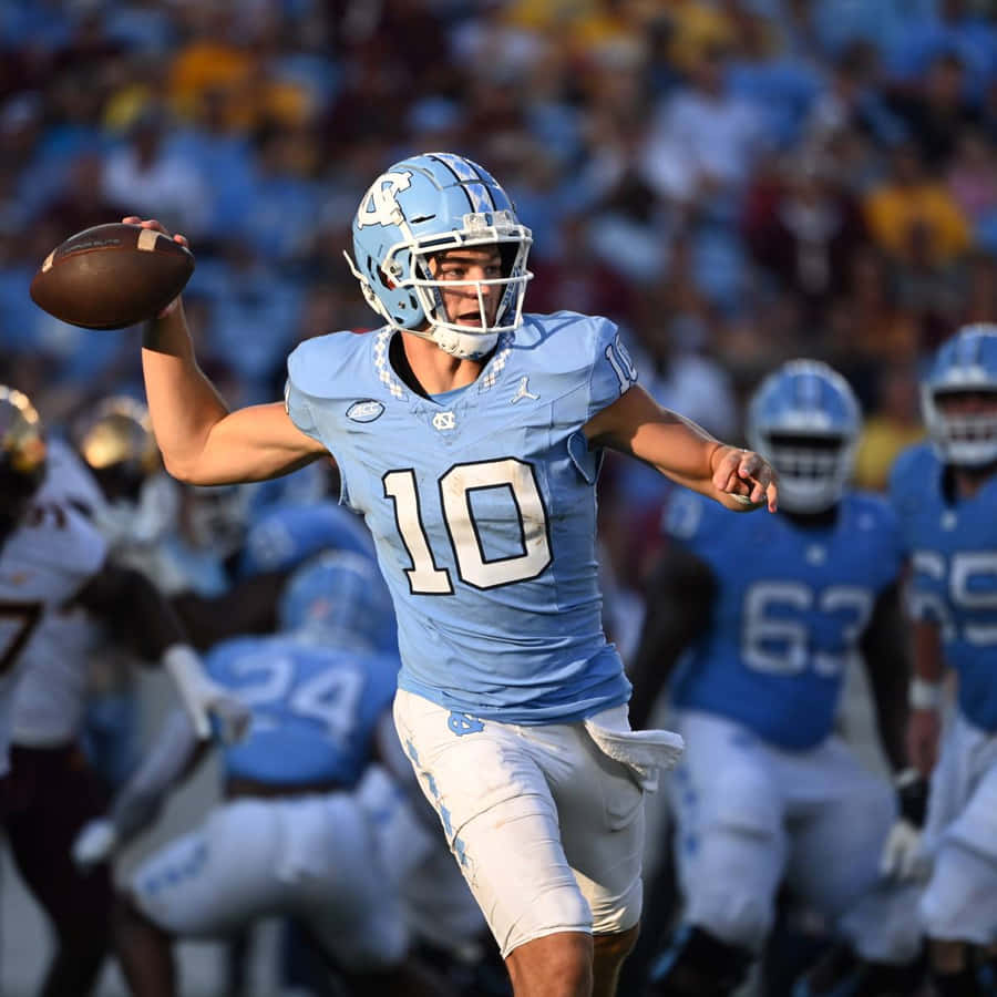 Quarterback Drake Maye Ação