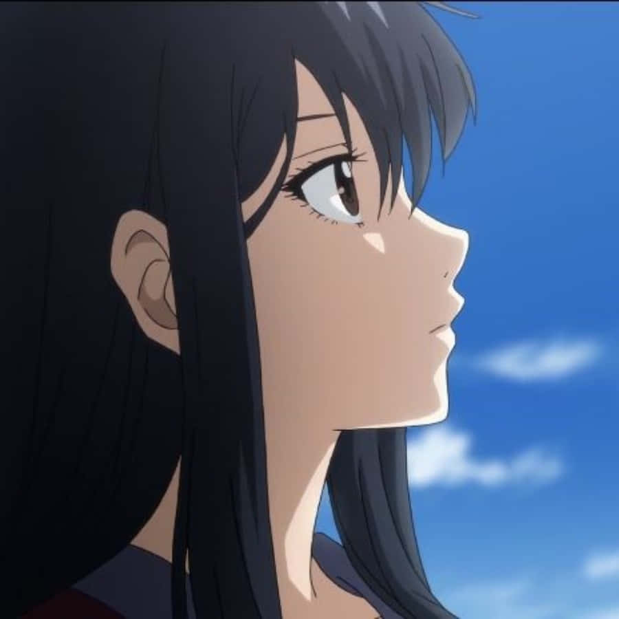 Perfil de Garota Anime Contra o Céu Azul