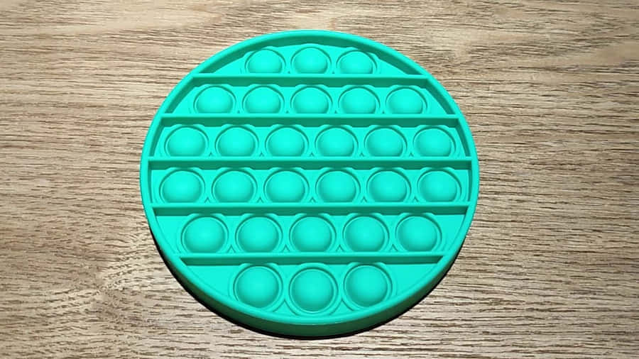 En grøn plastform med mange huller