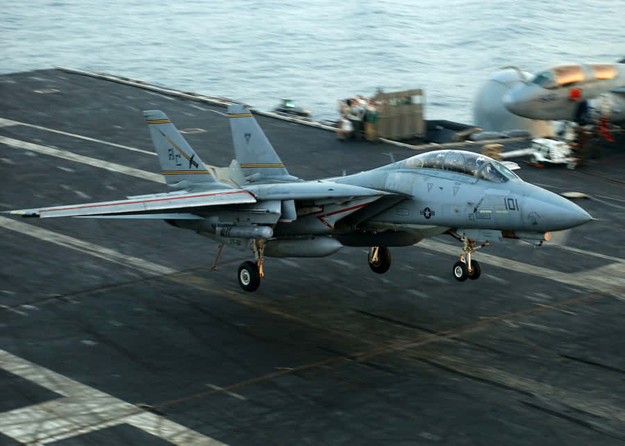 F14 Jet landet auf Flugzeugträger