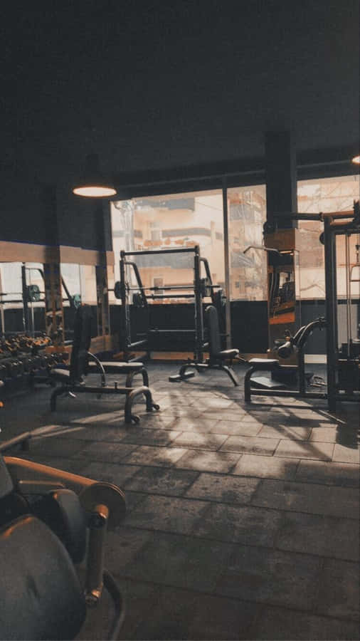 Interno di Palestra Illuminato dal Sole