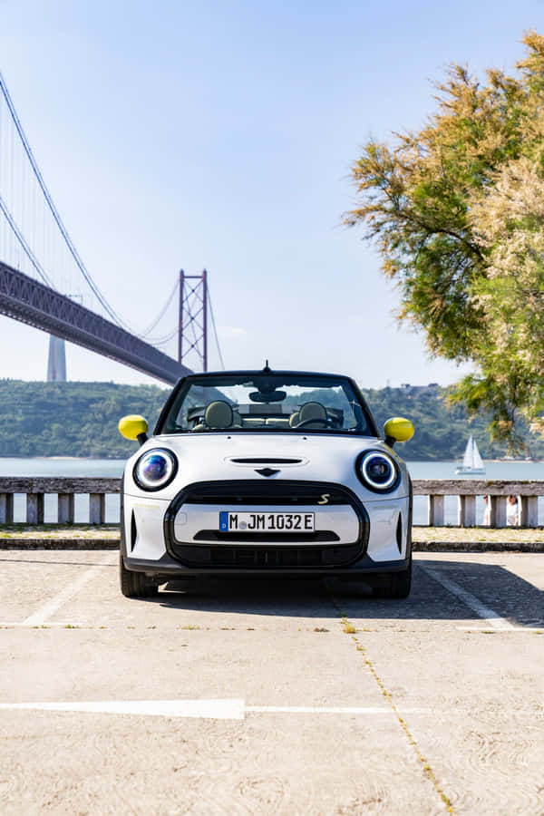 Mini Cooper SE Elektrisch Frontansicht Brücken Hintergrund
