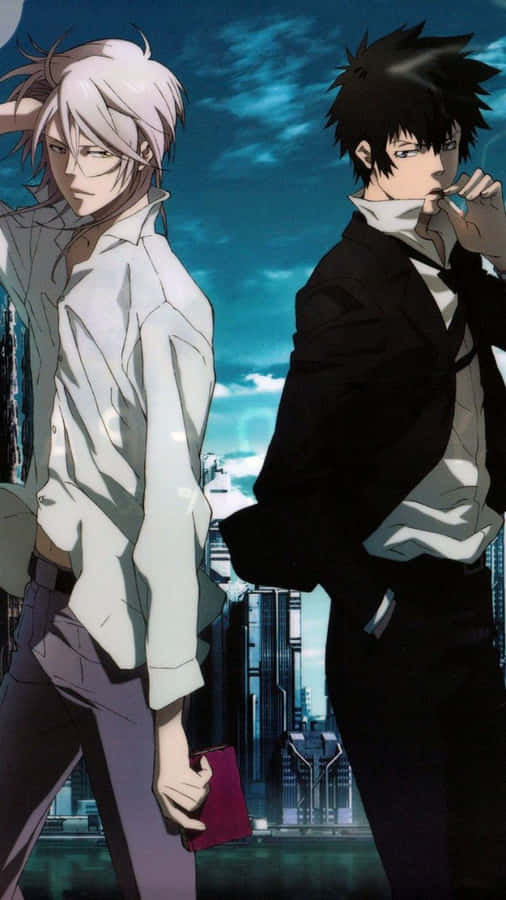 Unosguardo intenso di Shogo Makishima su uno sfondo vibrante.