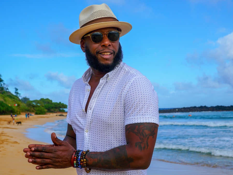 Talib Kweli Sorrindo à Beira da Praia