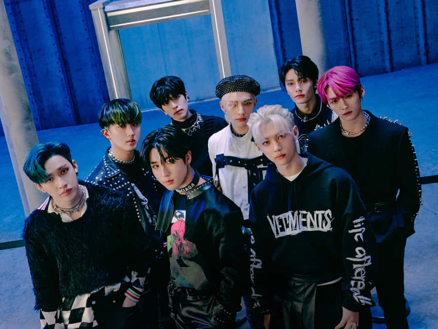 BTSBTS kan referera till den populära koreanska pojkbandet, men i sammanhanget av dator- eller mobilbakgrundsbild kan det också syfta på en bild av gruppen. Så om du är en chansen att ladda ner en BTS bakgrundsbild kan du visa upp ditt stöd för dessa talangfulla artister!