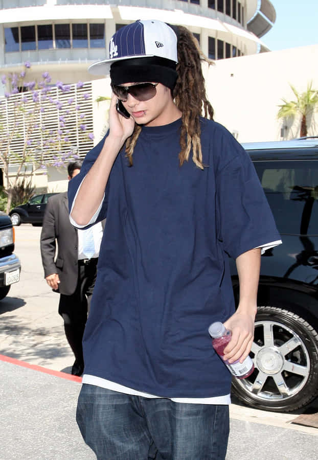 Tom Kaulitz Estilo Casual ao Ar Livre
