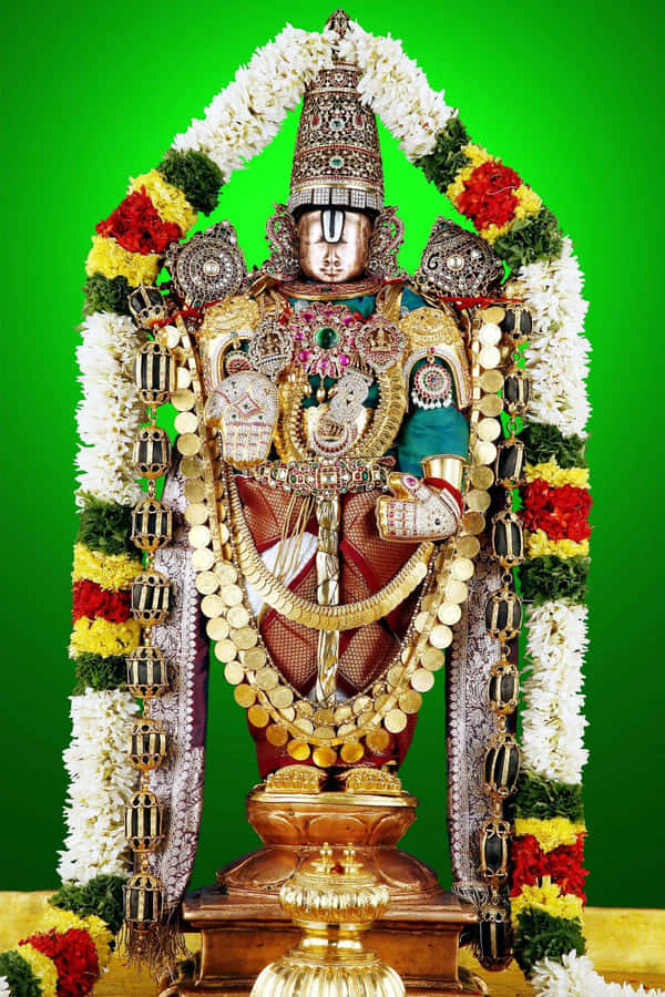 Lord Balaji prydet med smykker og blomster
