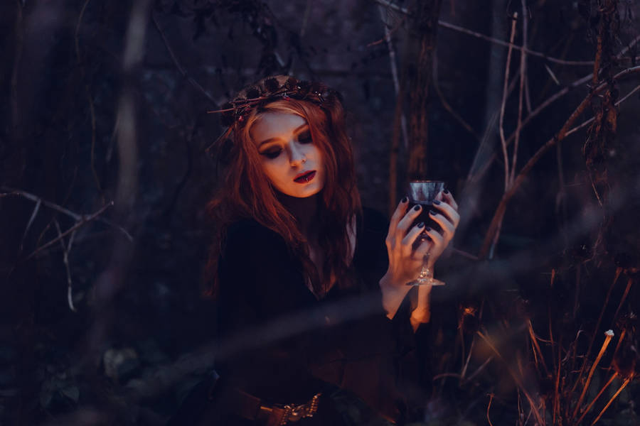 "1920x1080HD Dark Goth Girl" could be translated to "1920x1080 HD Mörk goth-tjej" in Swedish. Detta är en beskrivning av en dator- eller mobilbakgrund som visar en flicka med goth-stil i hög upplösning och mörka färger. Det skulle kunna vara en lämplig bakgrund för någon som är intresserad av goth-subkulturen eller bara tycker om att ha något mörkt och mystiskt som bakgrundsbild.