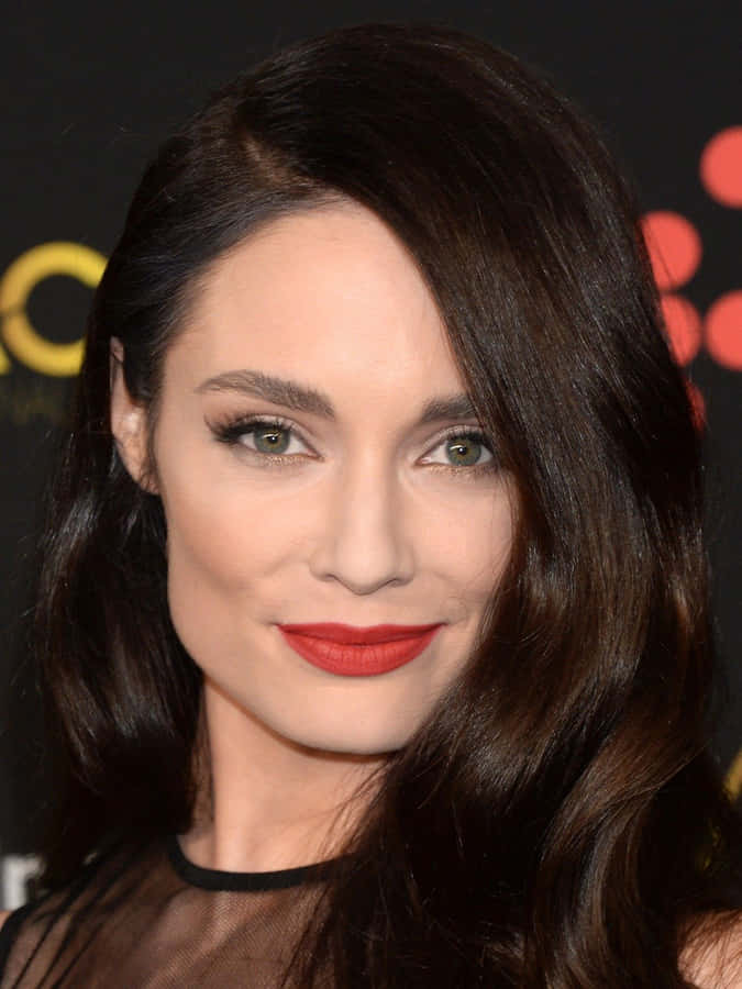 Ritratto Elegante con Rossetto Rosso