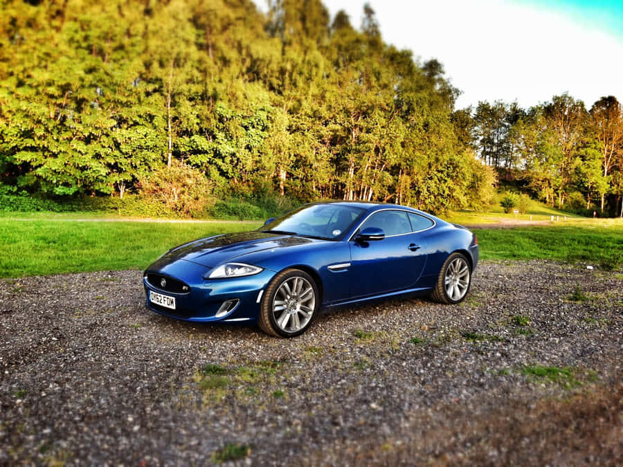 Sleeke potente Jaguar XKR in azione