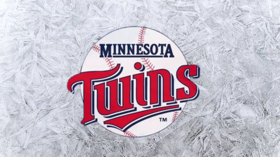MinnesotaTwins Baseball skulle översättas till Svenska som Minnesota Twins-baseboll. I kontexten för dator- eller mobil-tapet, skulle det tydligen vara en lämplig bakgrundsbild för fans av Minnesota Twins-baseboll.