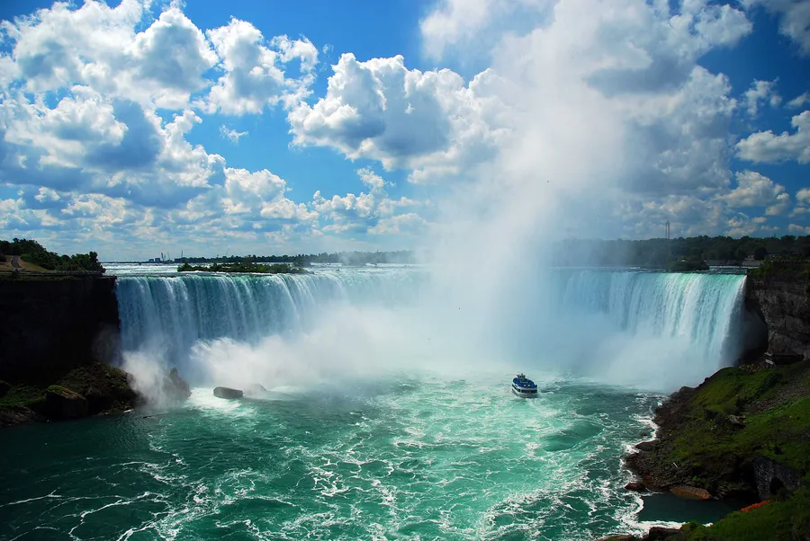 Misty Niagara Falls wallpaper