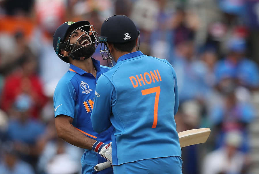 Momento di Celebrazione del Cricket Kohli Dhoni