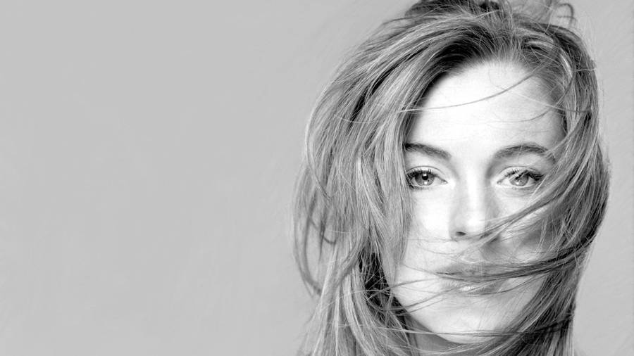 Download Monochromatic Lindsay Lohan Wallpaper | Wallpapers.com