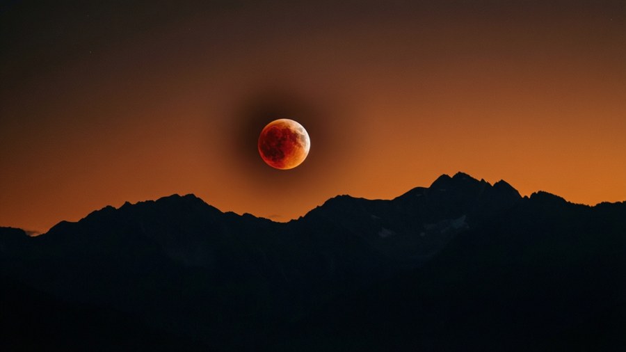Mountain Eclipse Horizon Wallpaper