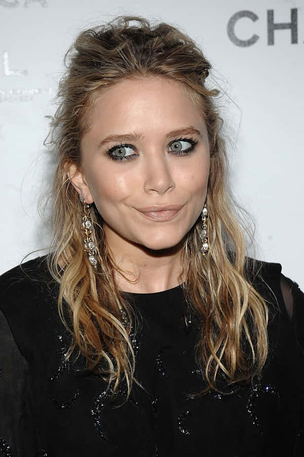 MaryKate Olsen 1066 x 1600 tapet