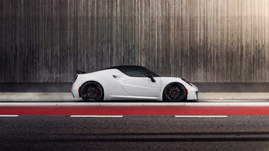 EleganteAlfa Romeo 4C Sportiva in azione