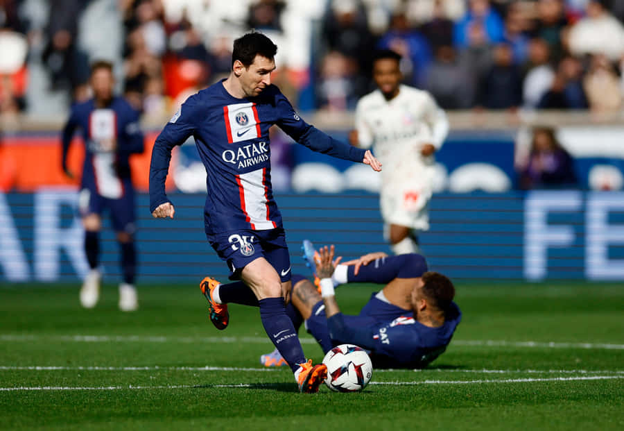 Messi Driblando Passando por Defensores