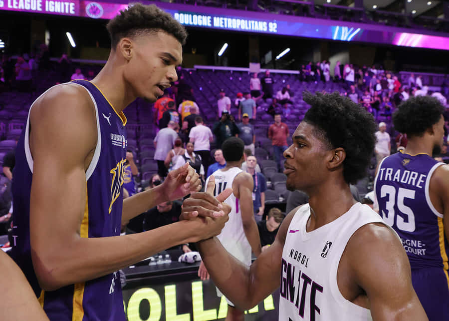 Scoot Henderson Executando um Slam Dunk com Habilidade
