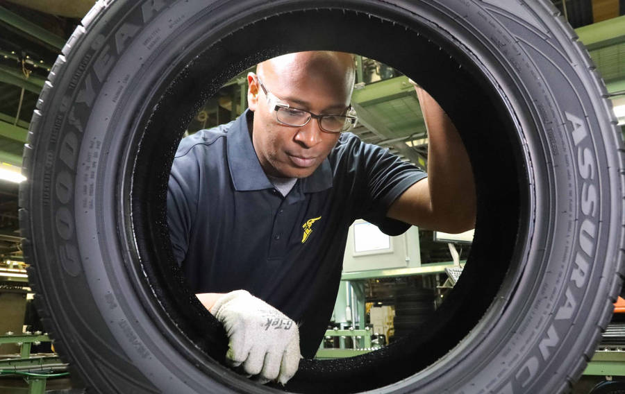 Ispettoredi qualità Goodyear