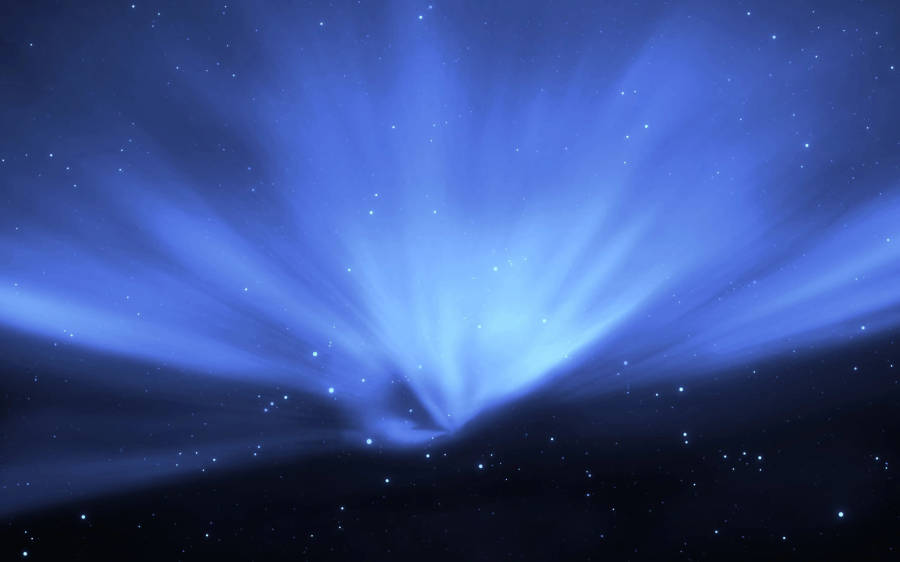 MacBookAir 4K Cool Blue Aurora skulle översättas som "MacBook Air med 4K Cool Blue Aurora" på svenska. Detta är en beskrivning av en tapet för dator eller mobiltelefon med en snygg 4K-grafik av ett blått auroraskimmer.