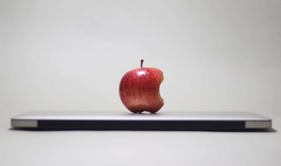 2440x1440Apfel Frucht auf MacBook Hintergrund