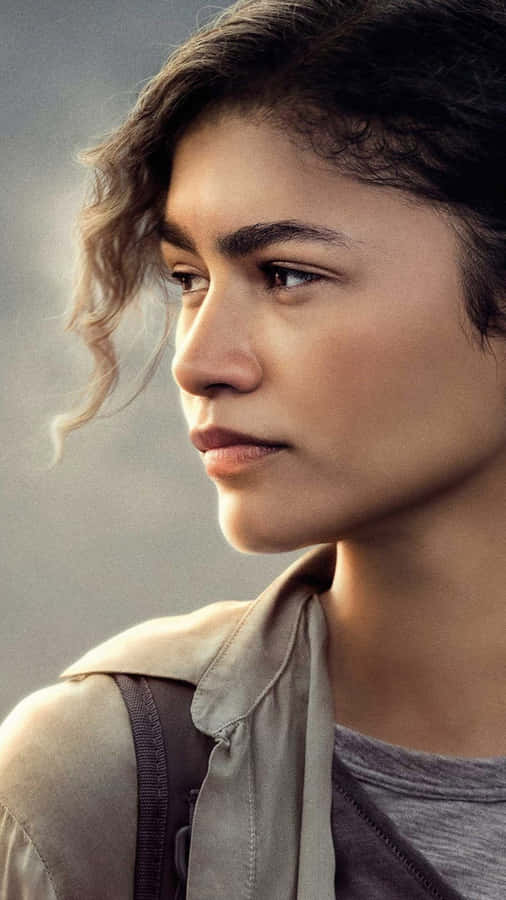 ZendayaSpider Man HD kan översättas till "Zendaya Spider Man HD". Detta kan vara en idealisk tapet för någon som är ett fan av Spider Man och Zendaya. Det skulle ge en cool och trendig utseende på deras dator eller mobilskärm.