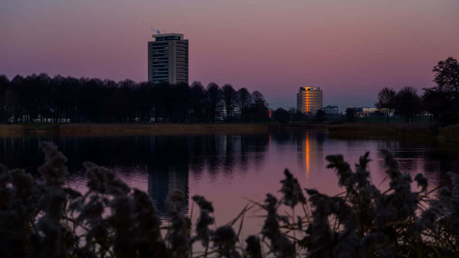 Riflesso della Skyline di 's-Hertogenbosch al Crepuscolo