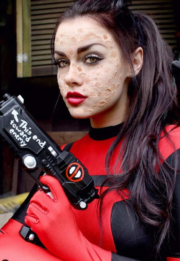 LadyDeadpool 640 x 929 Hintergrundbild