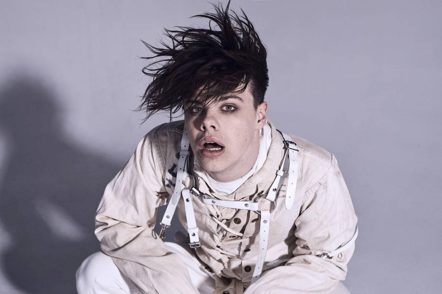 Yungblud 2048 x 1365