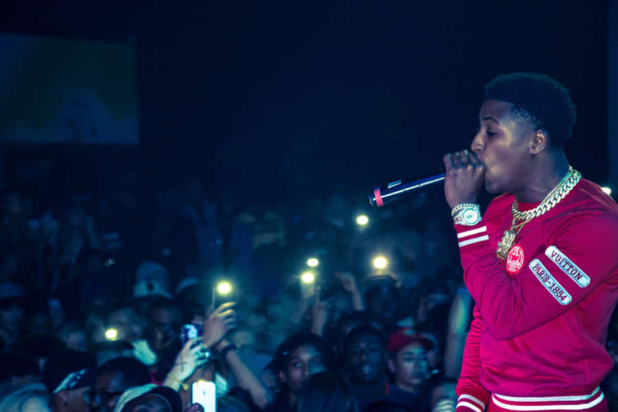 Rapper che si Esibisce in Concerto dal Vivo