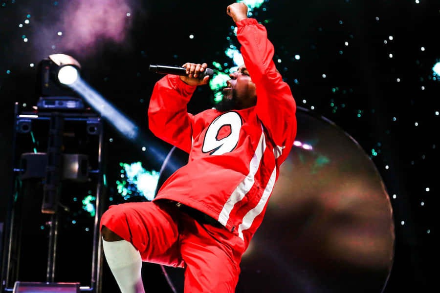 Tech N9ne Optræder Live i Rød