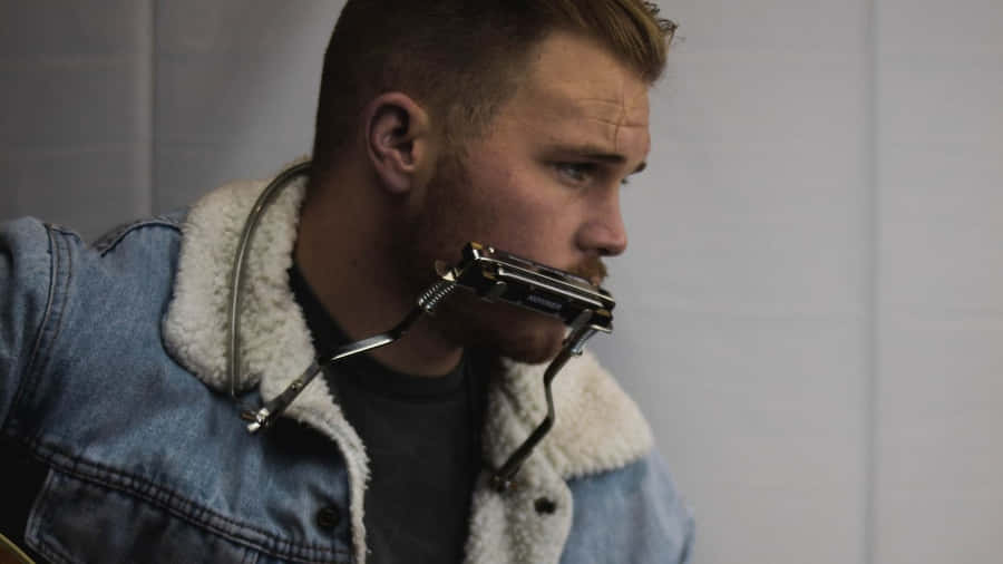 Musiker Med Munspel Och Gitarr.jpg