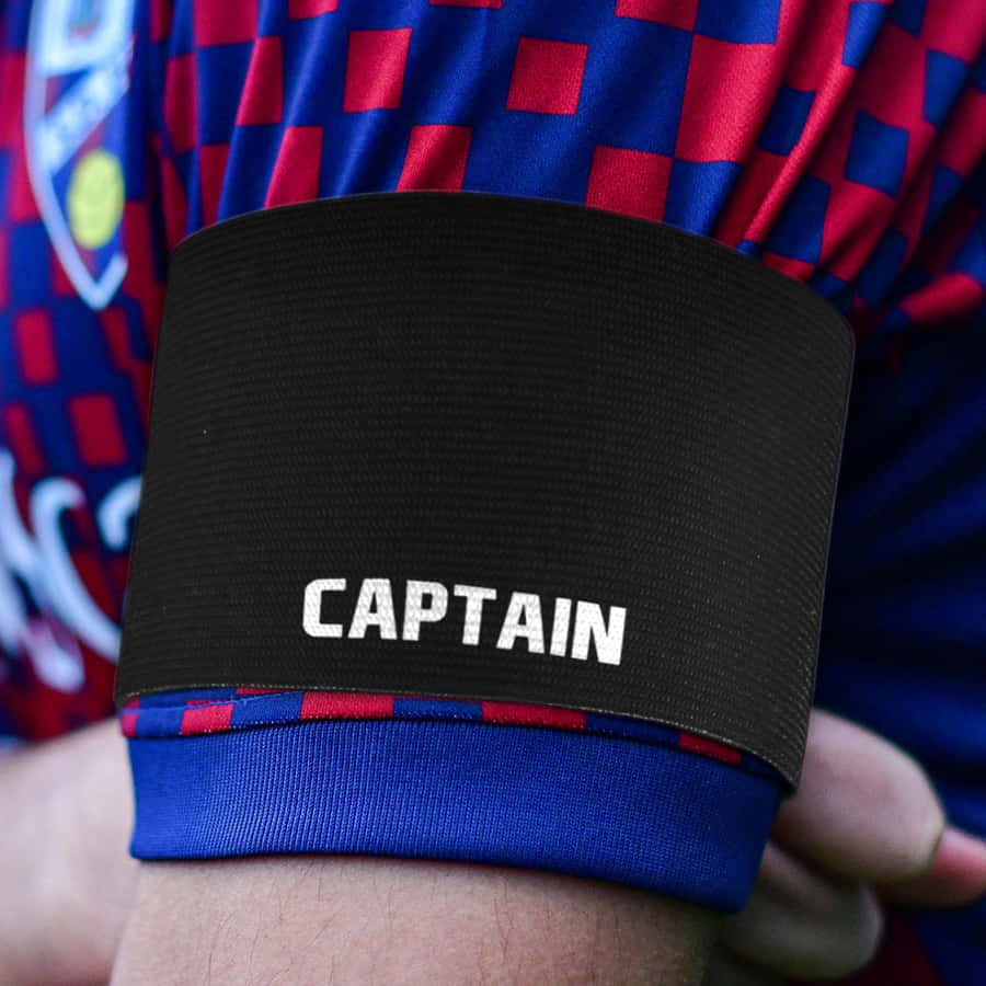 Capitão do Clube exibindo orgulhosamente sua braçadeira