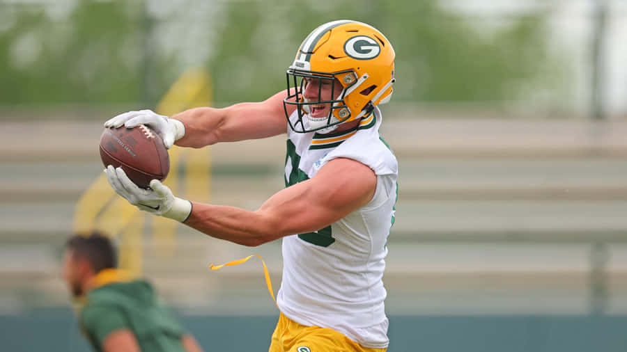 Jogador do Green Bay Packers Pegando Futebol