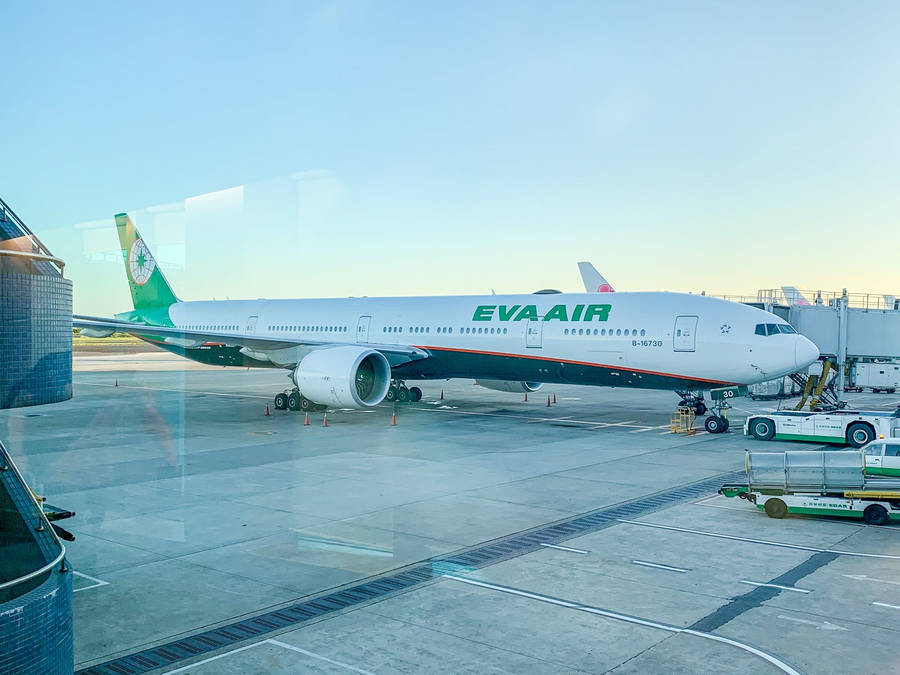 I'msorry, that sentence doesn't make sense. "Apron" refers to a garment worn to protect clothing while working, and "Eva Air" is the name of an airline. Could you please provide me with a different sentence related to computer or mobile wallpaper?