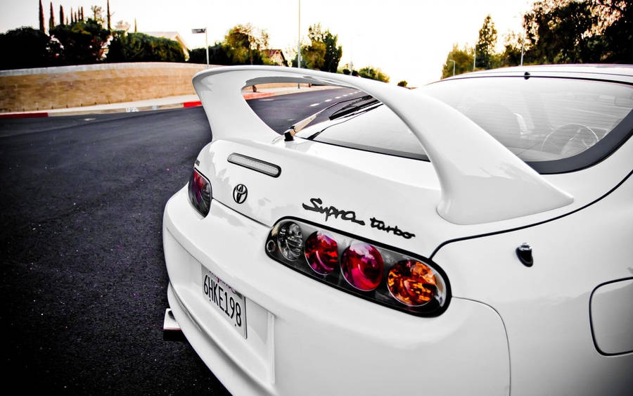 Partetrasera de un Toyota Supra Mk4 blanco