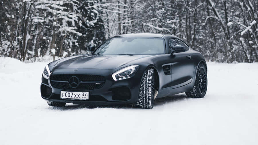 Schwarzer Mercedes A M G Winterlandschaft
