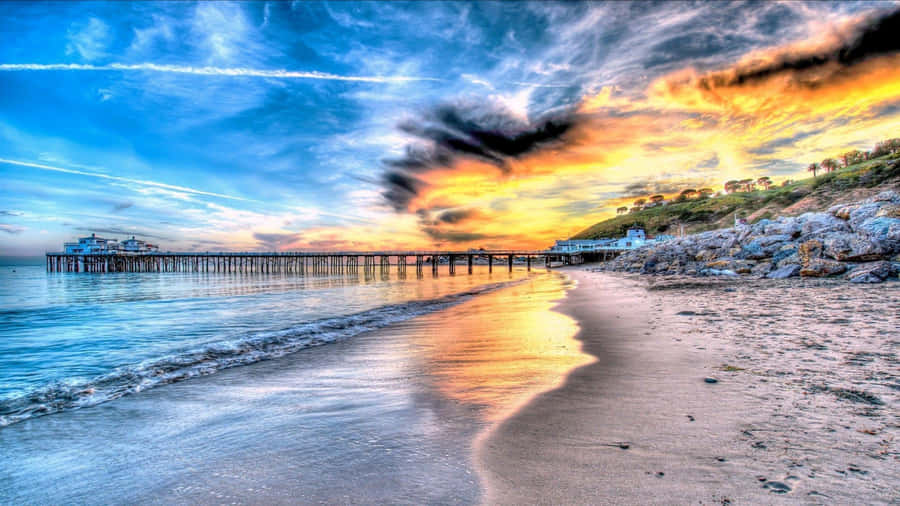 1440pMalibu Pier Surreal Sky Bakgrundsbild