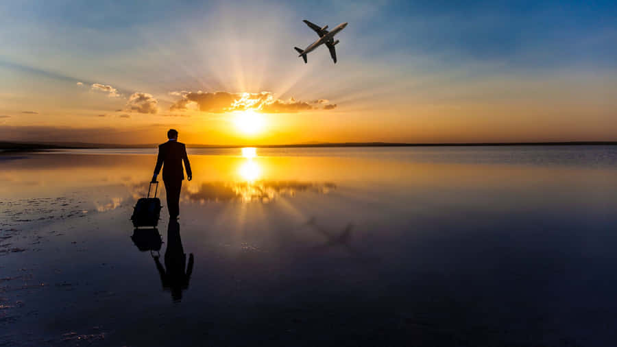 MännlicheSilhouette auf Reisehintergrund