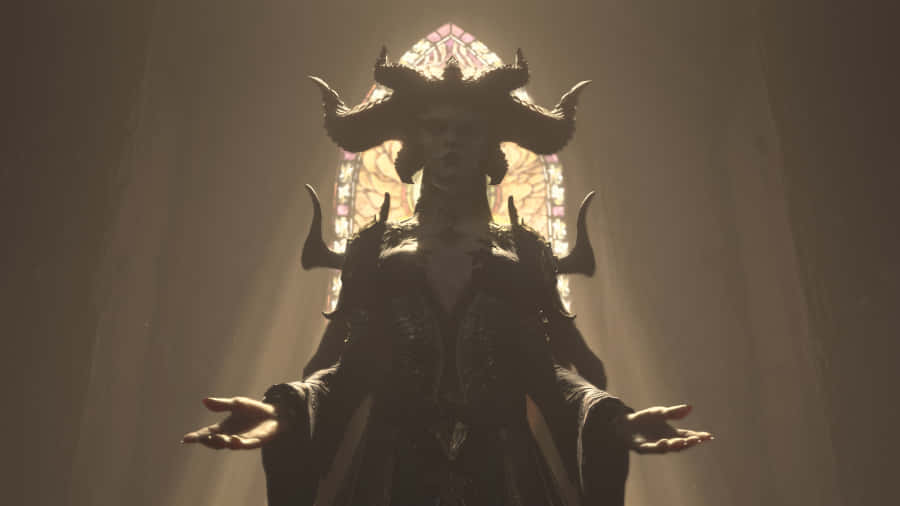 Figura Misteriosa Silhuetada Contra Vitral