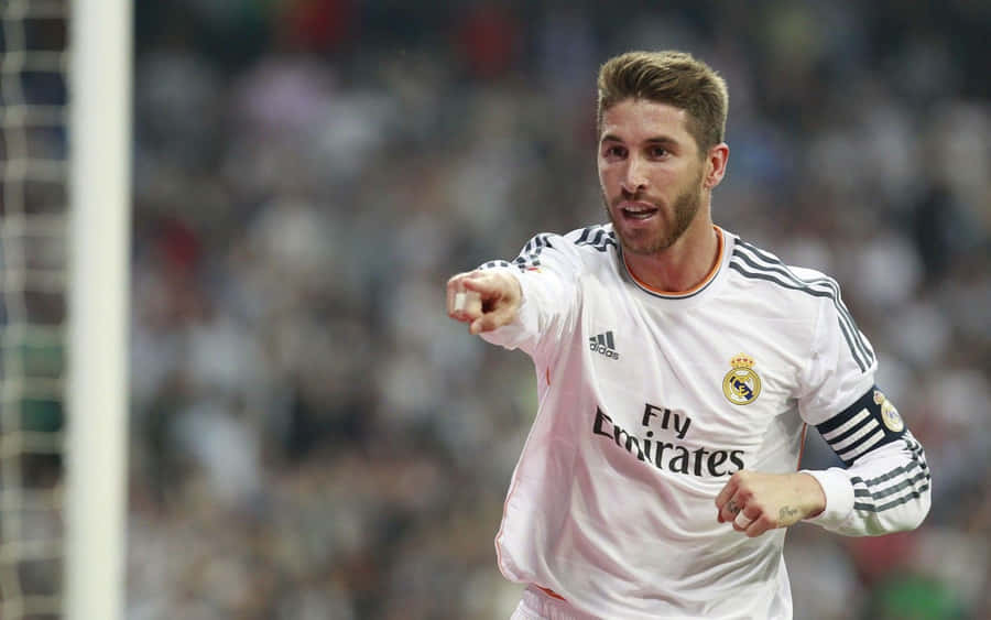 Capitano di Calcio che Indica Istruzioni