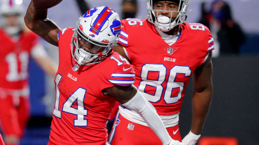 BuffaloBills Stefon Diggs Touchdown skulle kunna översättas till "Buffalo Bills Stefon Diggs Touchdown" på svenska. Det är dock vanligt att sportbaserade mobil- eller datorskärmsbakgrundsbilder inte har någon text överhuvudtaget, så det är också möjligt att en svensk användare helt enkelt skulle ha en bakgrundsbild av Stefon Diggs när han tar emot en touchdown-pass från Josh Allen.