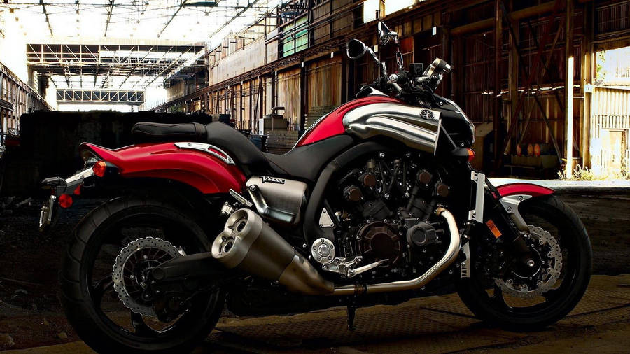 "1920x1080 HD Bikes Yamaha V-Max 1700" på svenska kan översättas till "1920x1080 HD-motorcyklar Yamaha V-Max 1700". Detta kan användas som beskrivning av en tapet till en dator eller mobiltelefon med bilden av en Yamaha V-Max 1700-motorcykel i hög upplösning.