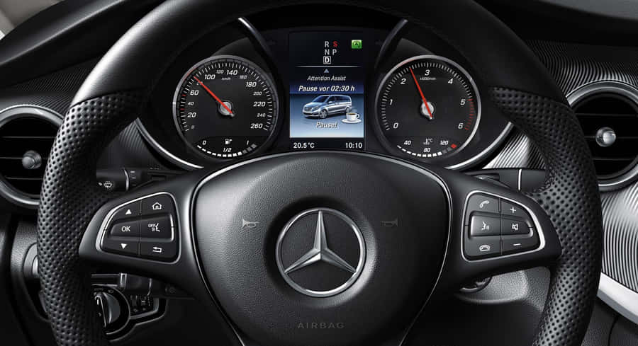 Visão do Volante e Painel do Mercedes Benz