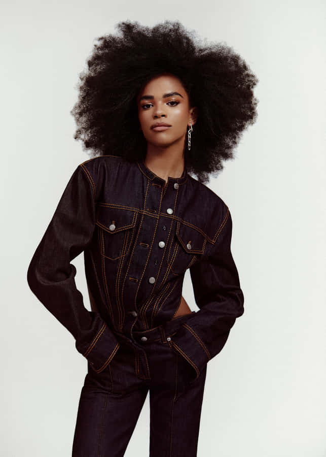 Ritratto di Moda Denim Elegante