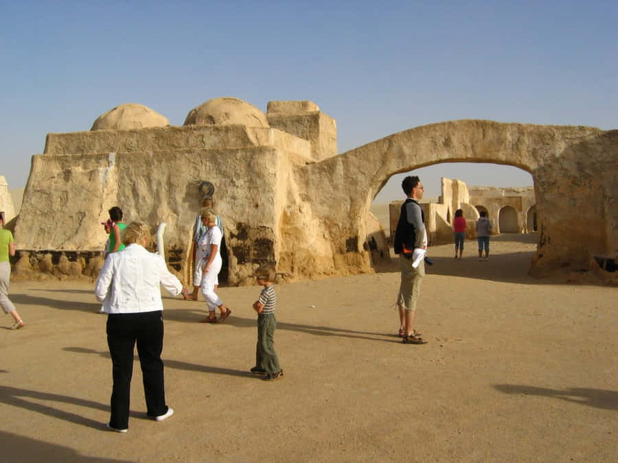 Velkommentil Mos Eisley, det ikoniske rumhavnshub på Tatooine.